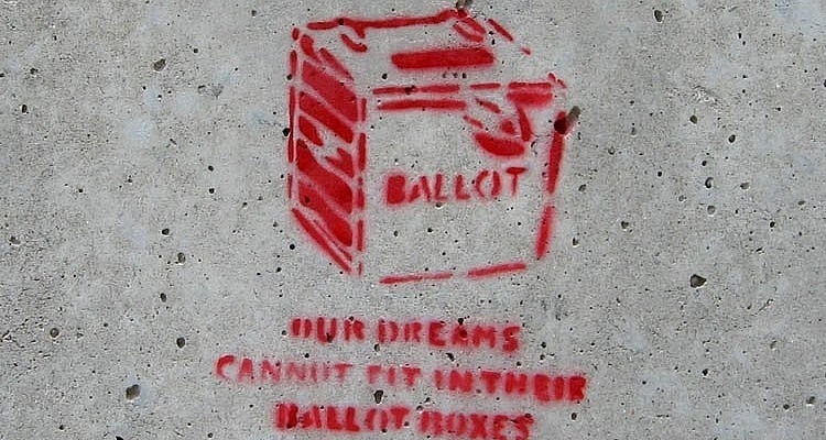 Our dreams cannot fit in their ballot boxes (Graffiti auf Betonwand)