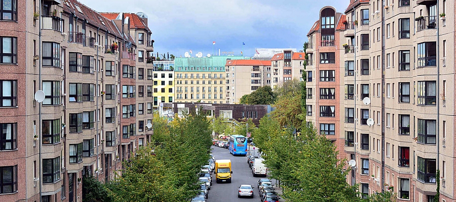 Foto eines Straßenzuges in Berlin.